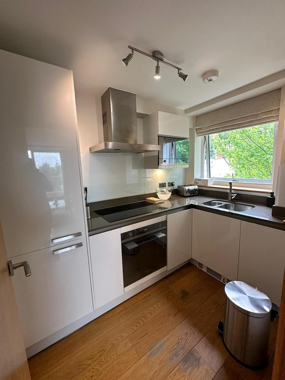 Westwood House Apartment ลอนดอน ภายนอก รูปภาพ