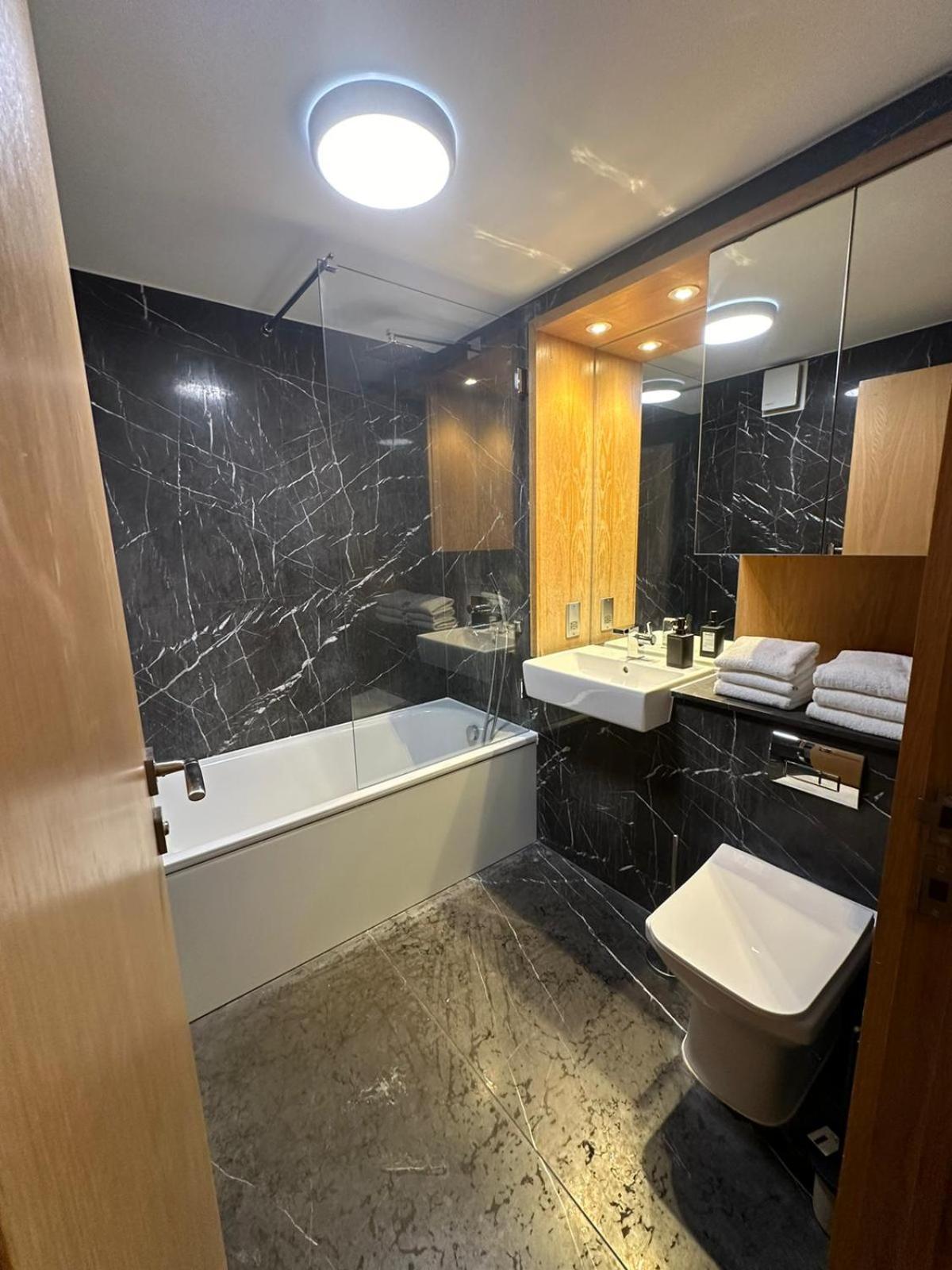 Westwood House Apartment ลอนดอน ภายนอก รูปภาพ