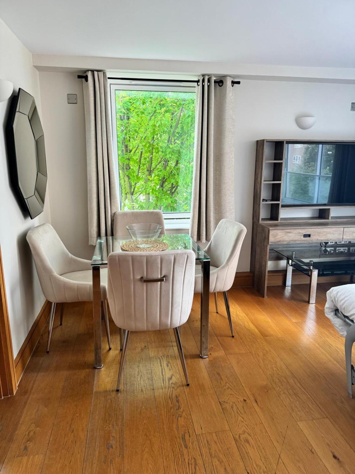 Westwood House Apartment ลอนดอน ภายนอก รูปภาพ