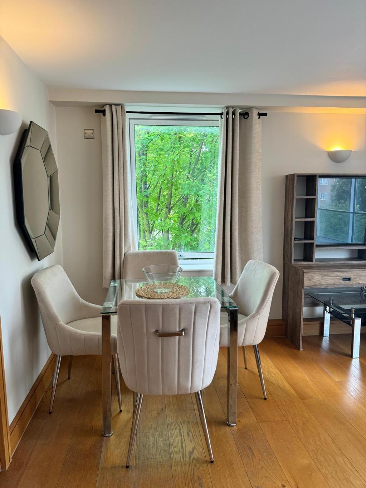 Westwood House Apartment ลอนดอน ภายนอก รูปภาพ