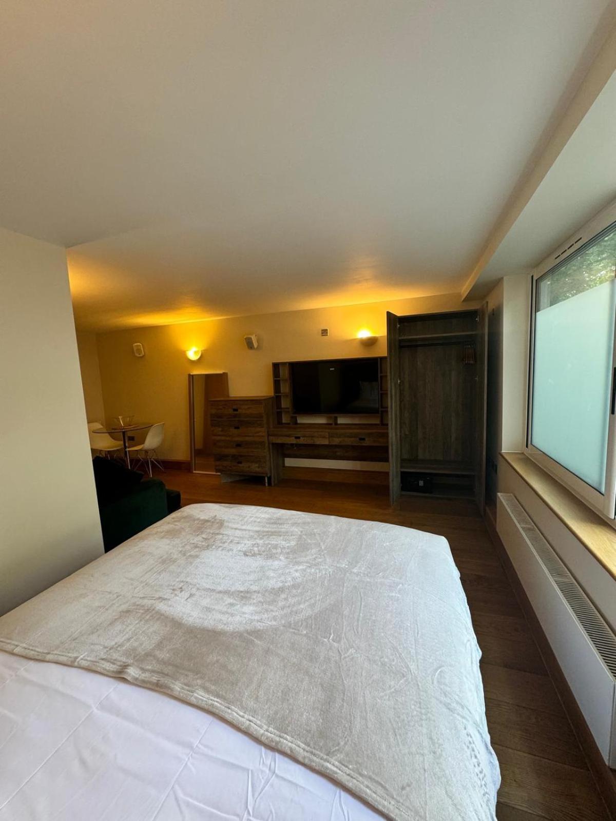 Westwood House Apartment ลอนดอน ภายนอก รูปภาพ