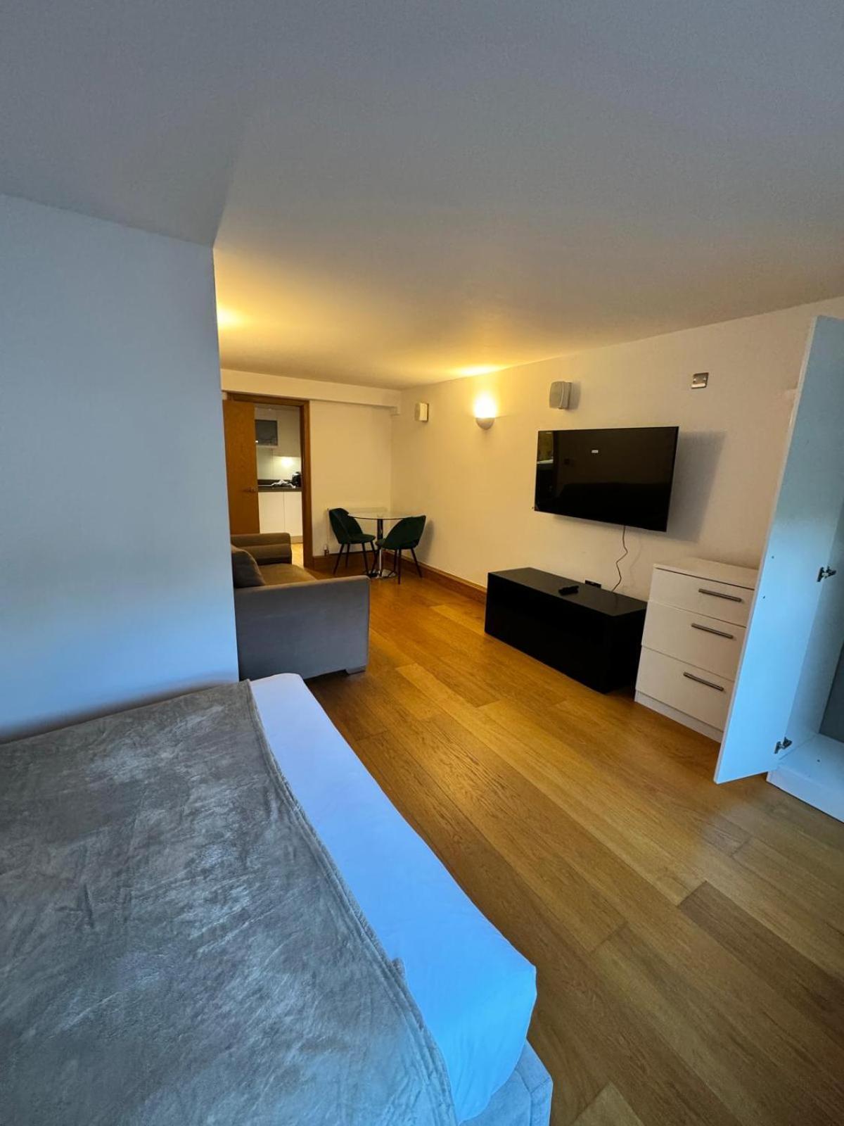 Westwood House Apartment ลอนดอน ภายนอก รูปภาพ