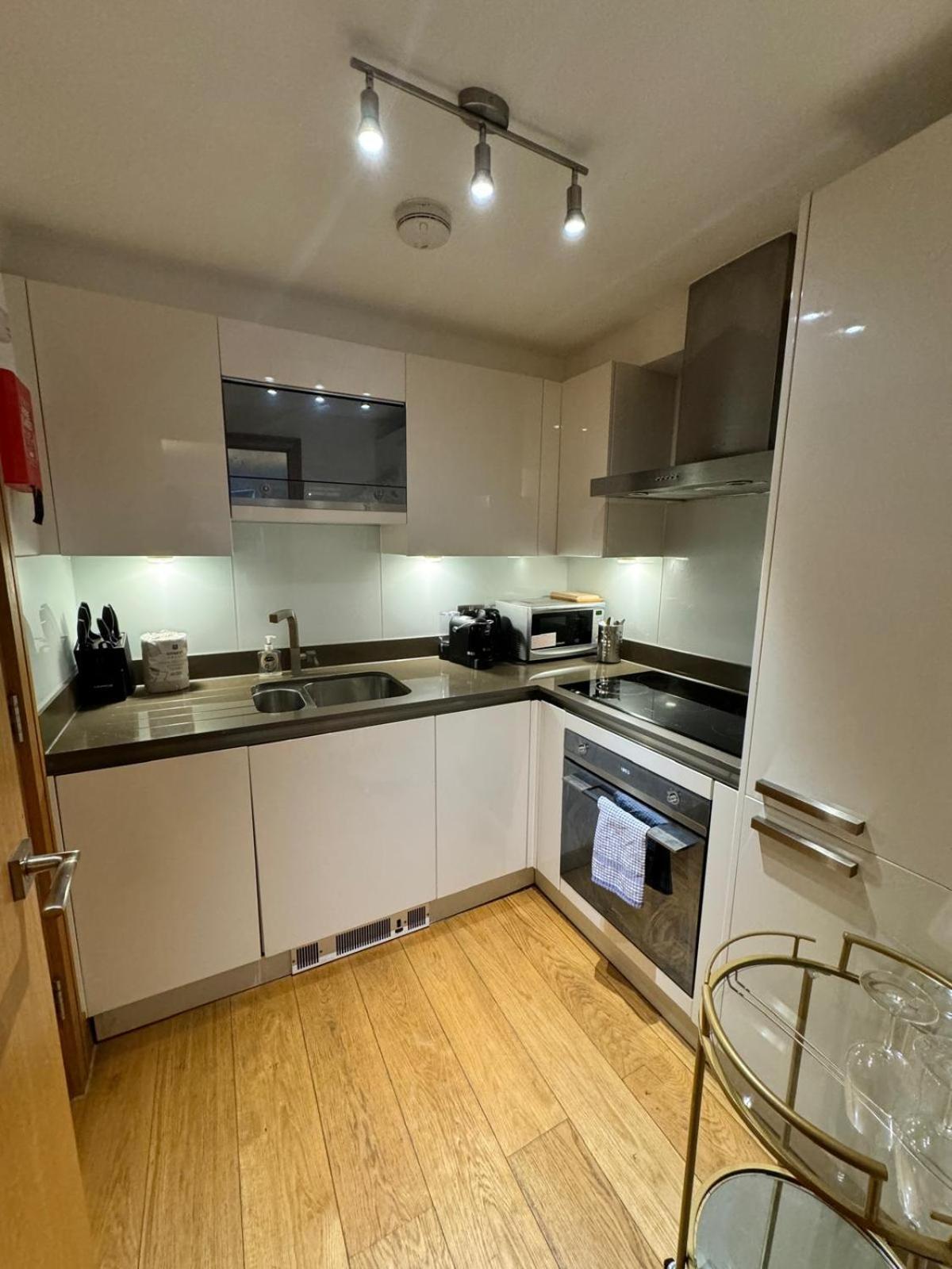 Westwood House Apartment ลอนดอน ภายนอก รูปภาพ
