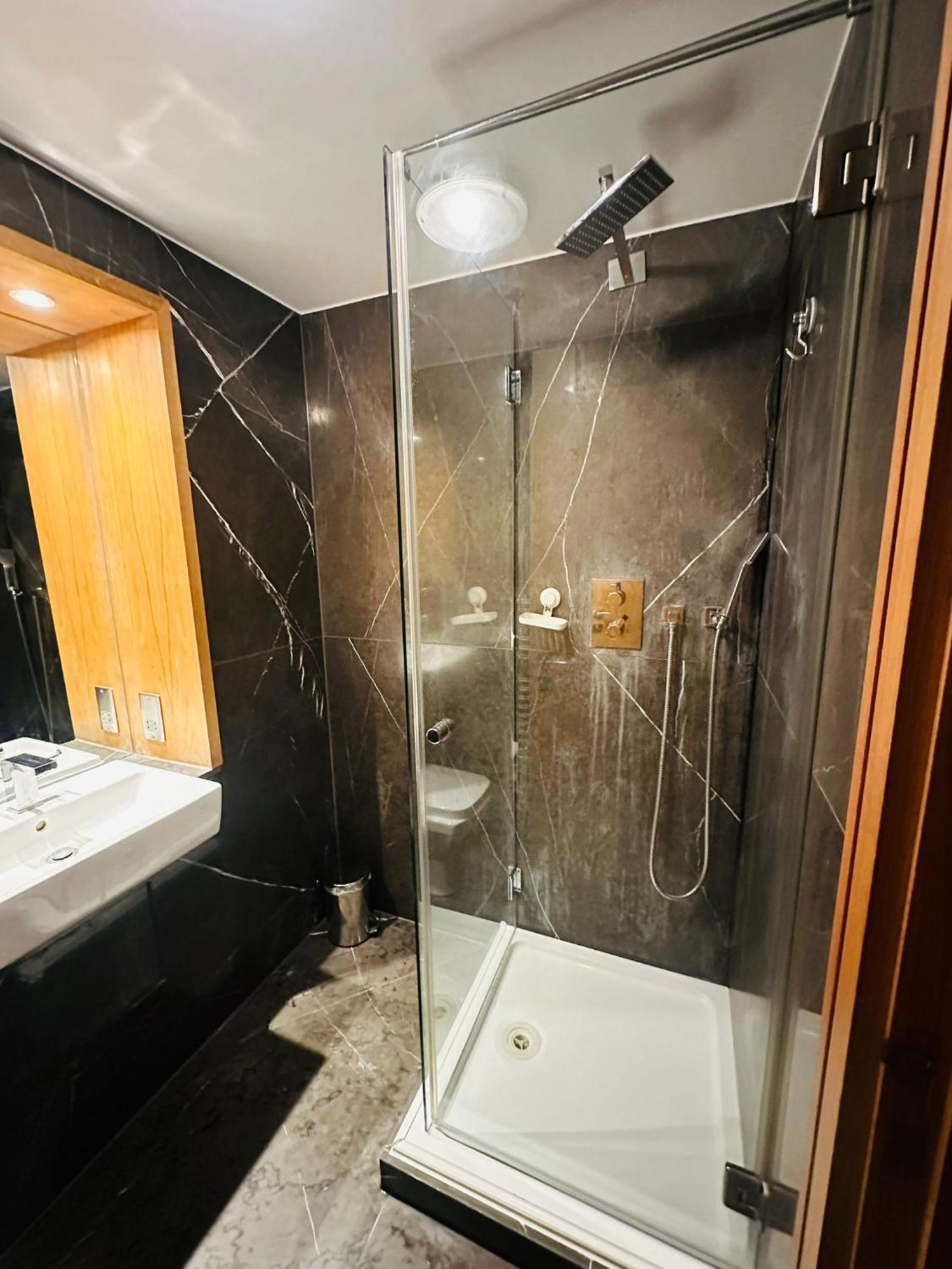 Westwood House Apartment ลอนดอน ภายนอก รูปภาพ