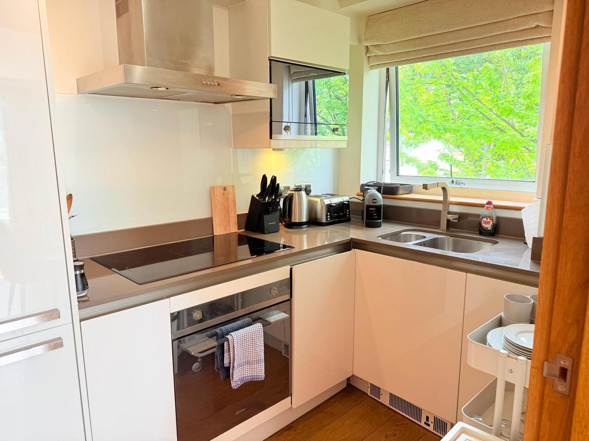 Westwood House Apartment ลอนดอน ภายนอก รูปภาพ