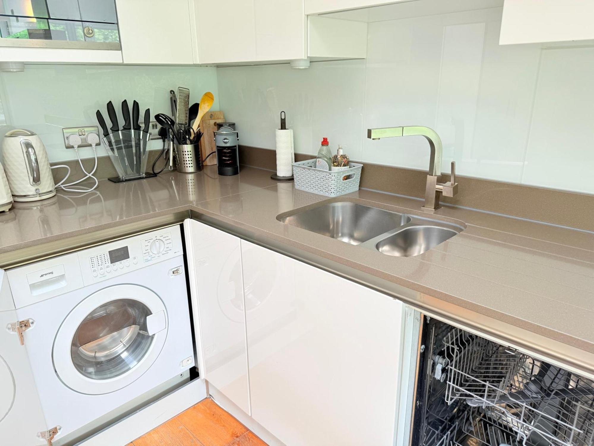Westwood House Apartment ลอนดอน ภายนอก รูปภาพ