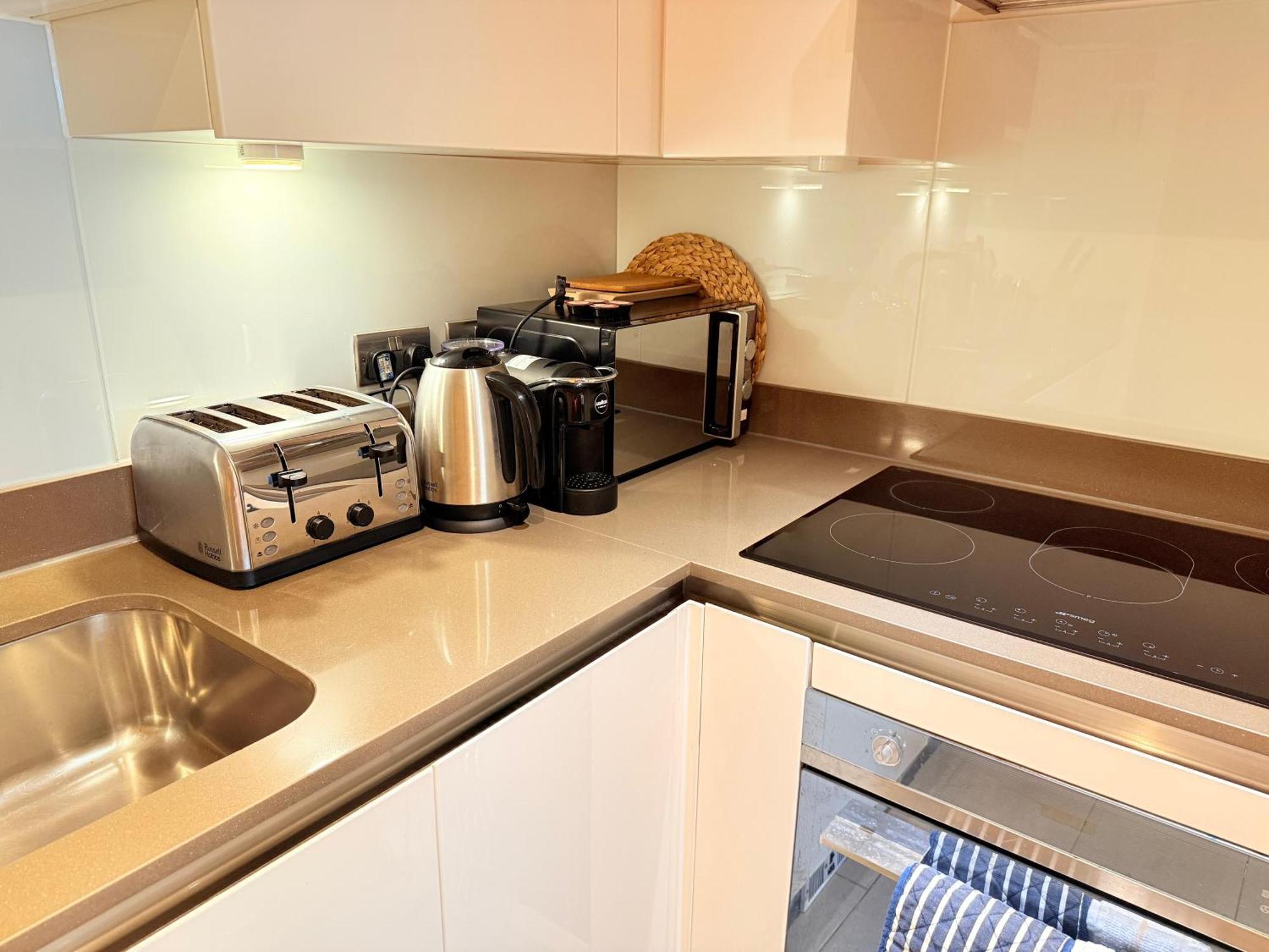 Westwood House Apartment ลอนดอน ภายนอก รูปภาพ