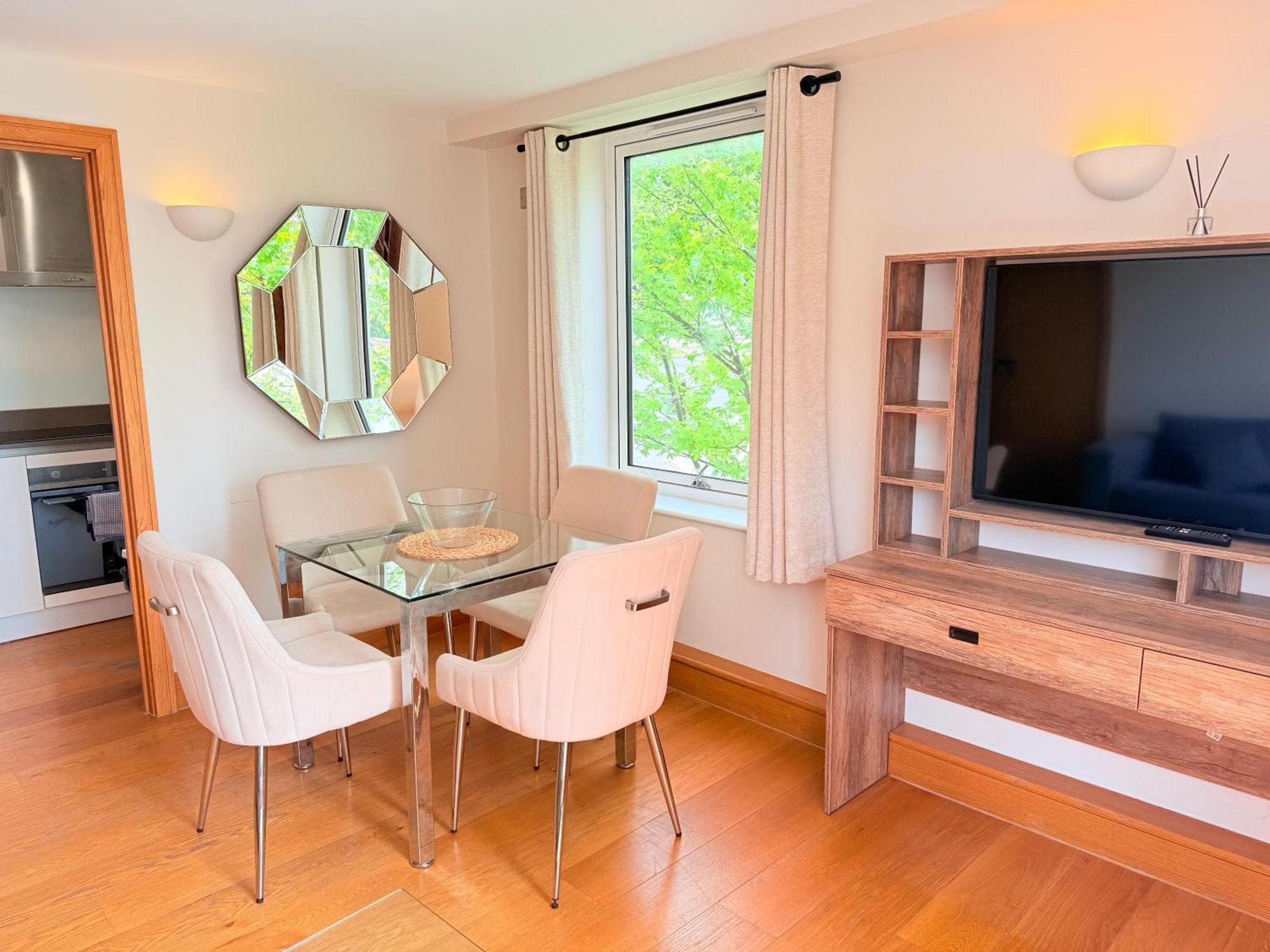 Westwood House Apartment ลอนดอน ภายนอก รูปภาพ