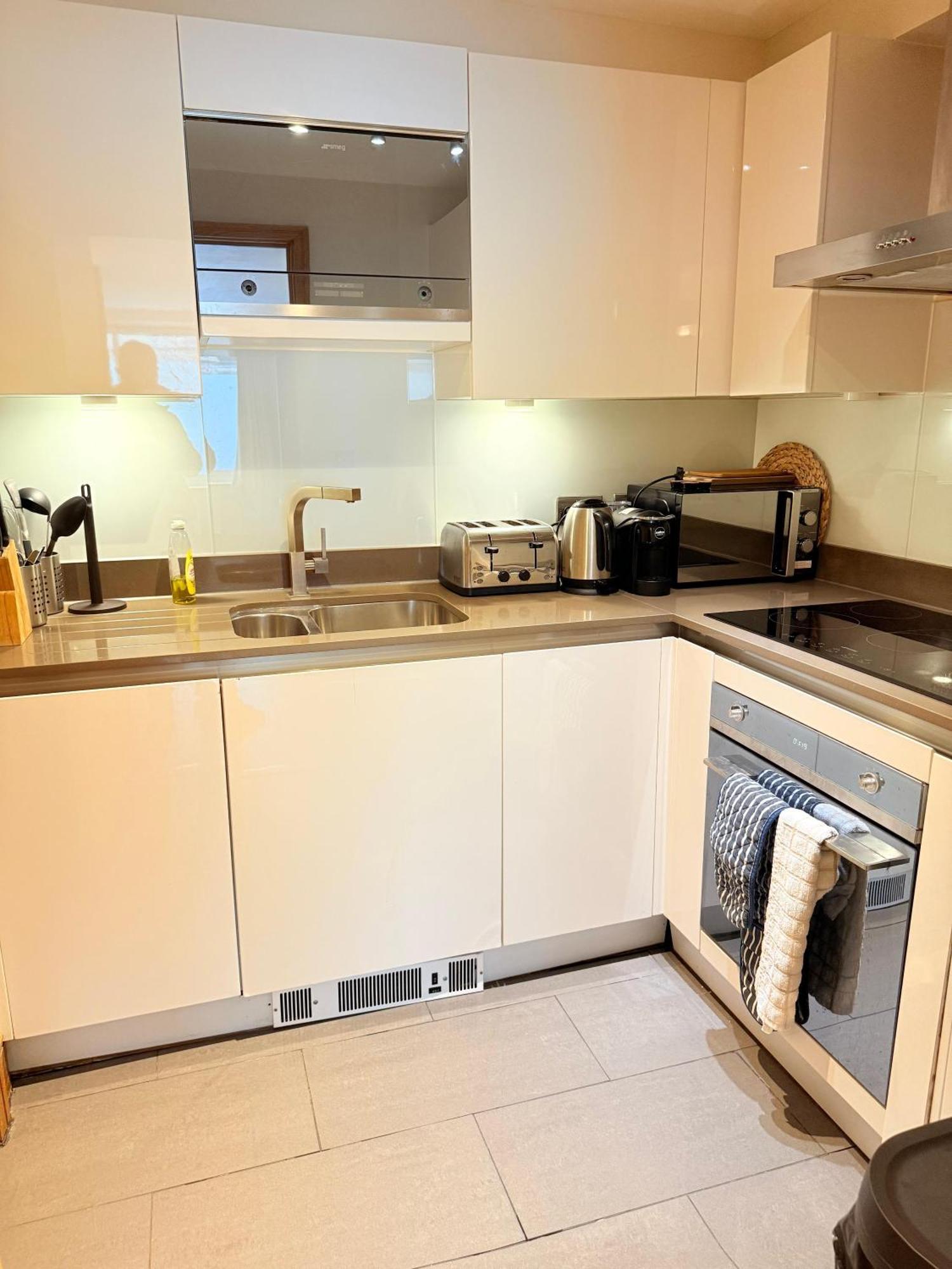 Westwood House Apartment ลอนดอน ภายนอก รูปภาพ