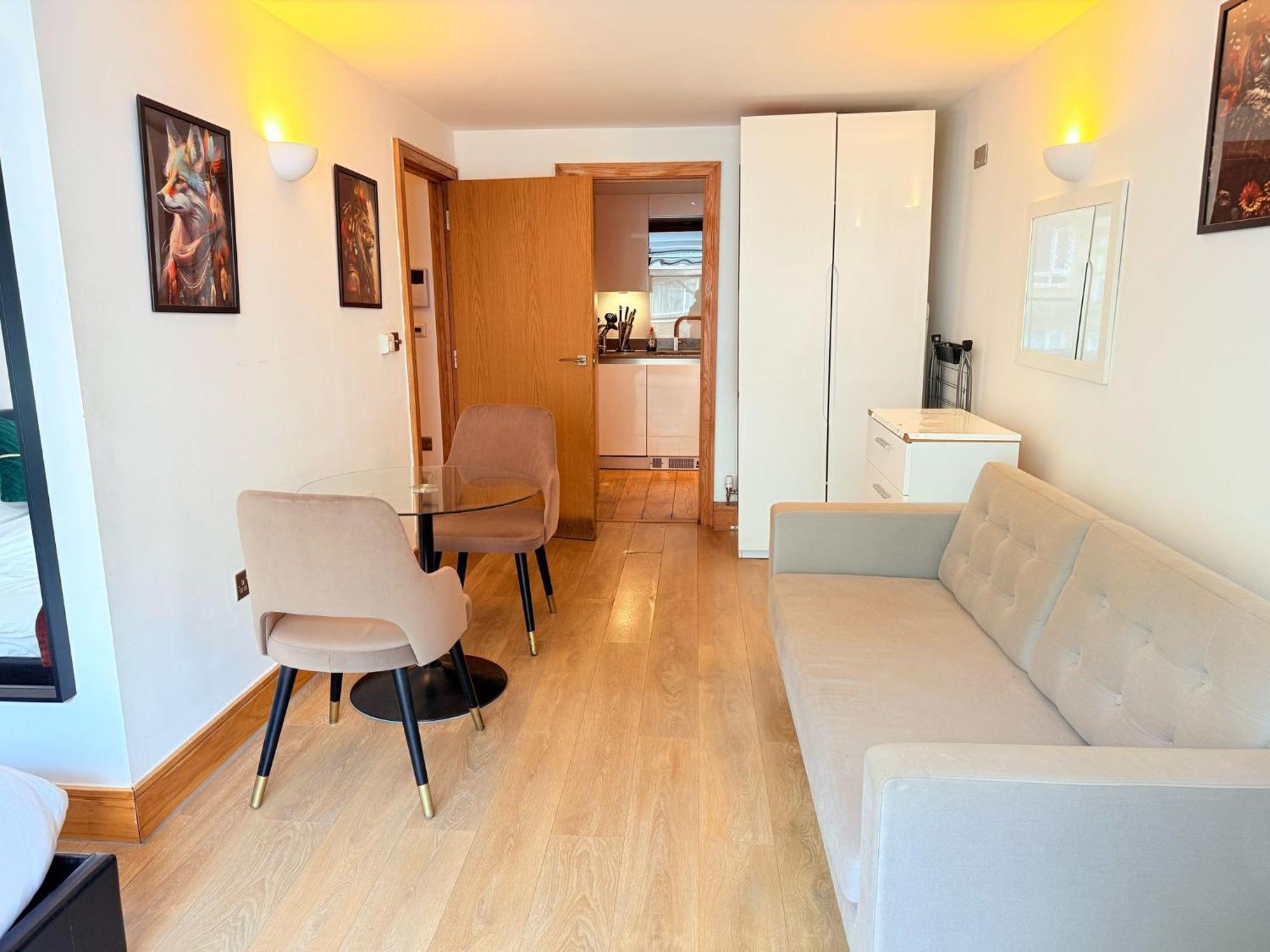 Westwood House Apartment ลอนดอน ภายนอก รูปภาพ