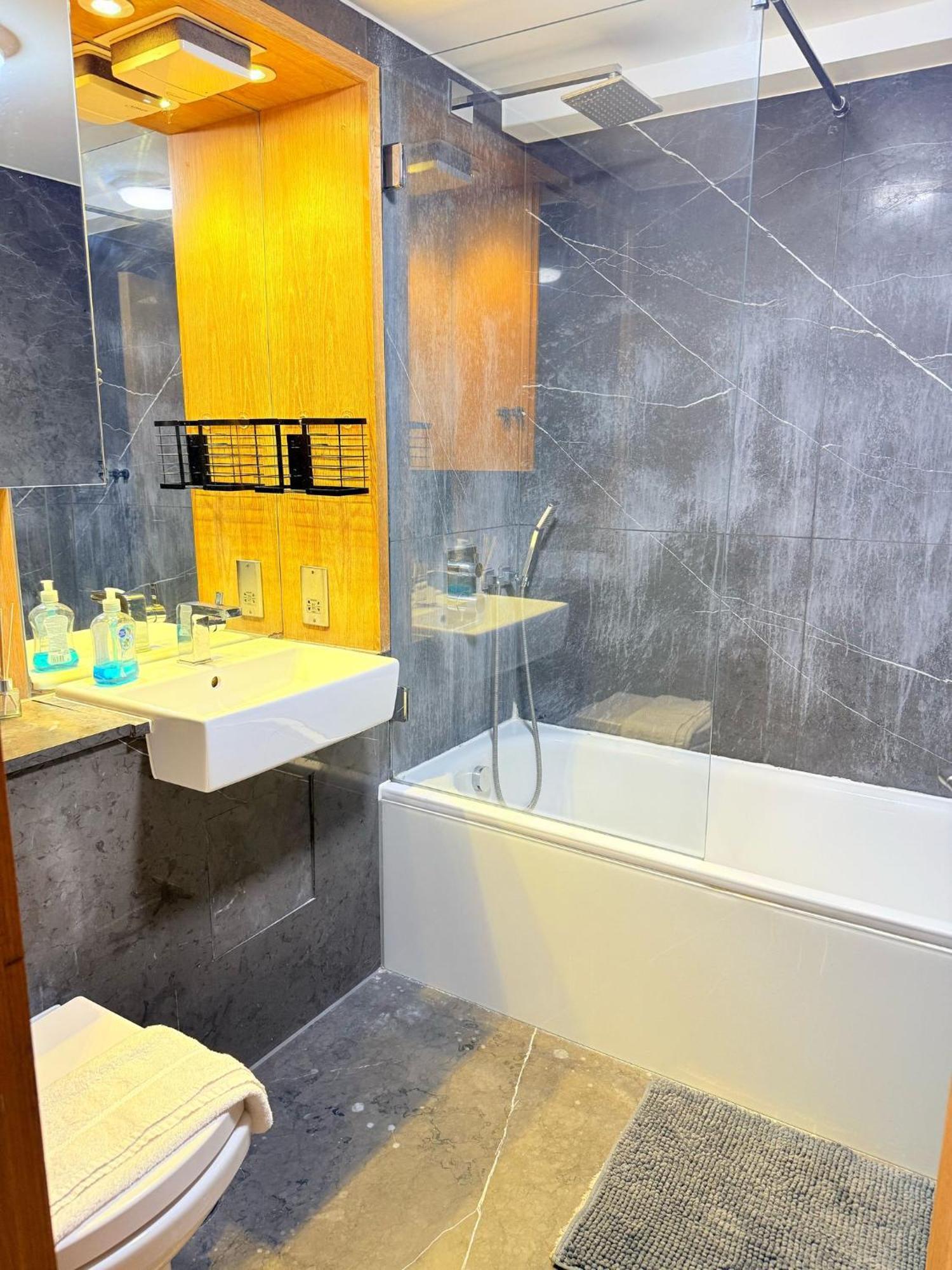 Westwood House Apartment ลอนดอน ภายนอก รูปภาพ